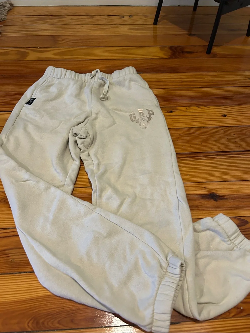GAP Kids Minnie 3-ie e Metallic Logo Sweatshirt, Tee, & Joggers - Cream